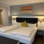 Hotel Mirage Zentrum 3*