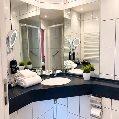 Hotel Mirage Zentrum 3*
