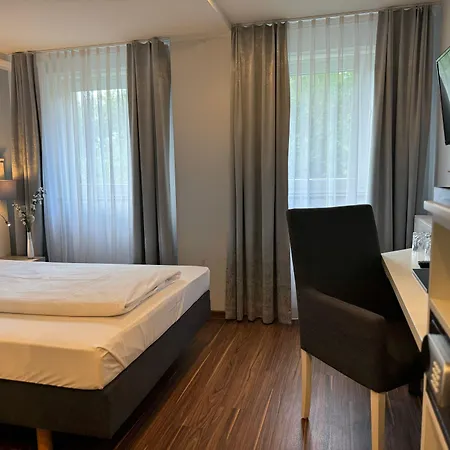 Hotel Mirage Zentrum 3*