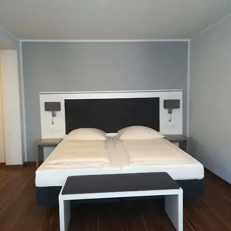 Hotel Mirage Zentrum 3*